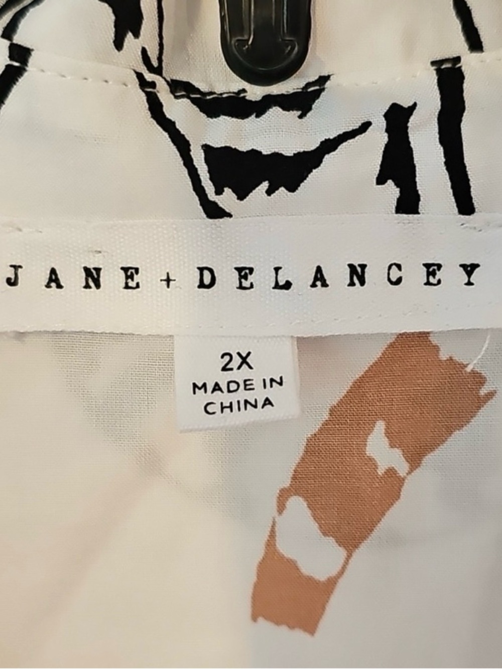 Jane and Delancey White Blouse with Black and Brown Animal Print 2X - Picture 3 of 5